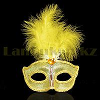 Венецианская карнавальная маска желтая с пером