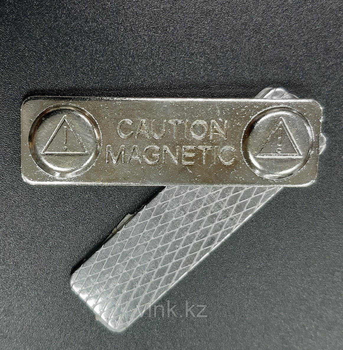 МАГНИТНАЯ ЗАСТЕЖКА ДЛЯ БЕЙДЖА 44Х13 ММ МЕТАЛЛ, фото 1