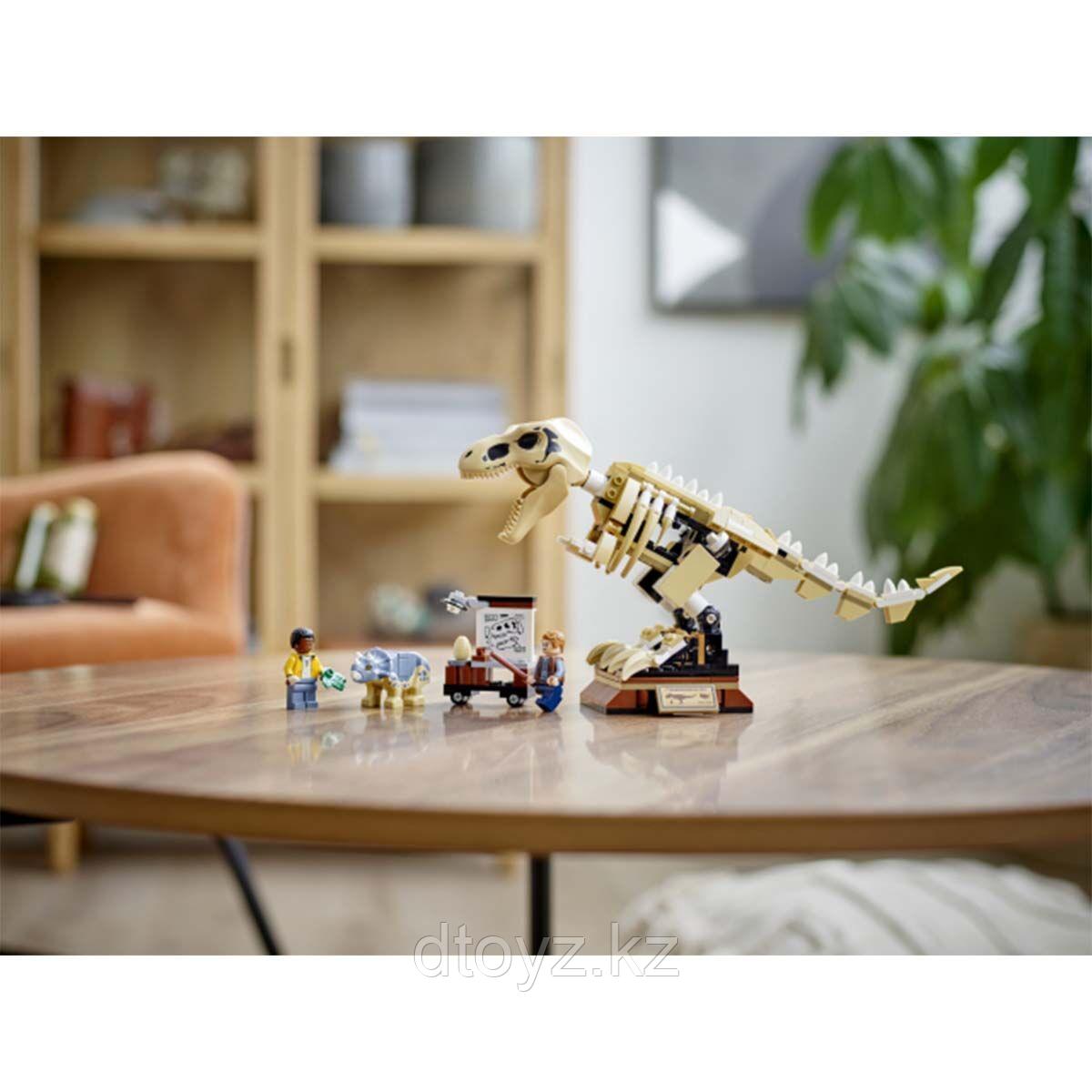 Конструктор LEGO Jurassic World Скелет тираннозавра на выставке 76940 - фото 4 - id-p96336115