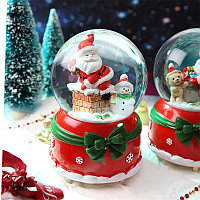Музыкальный снежный шар "Дед Мороз на крыше", 12см.