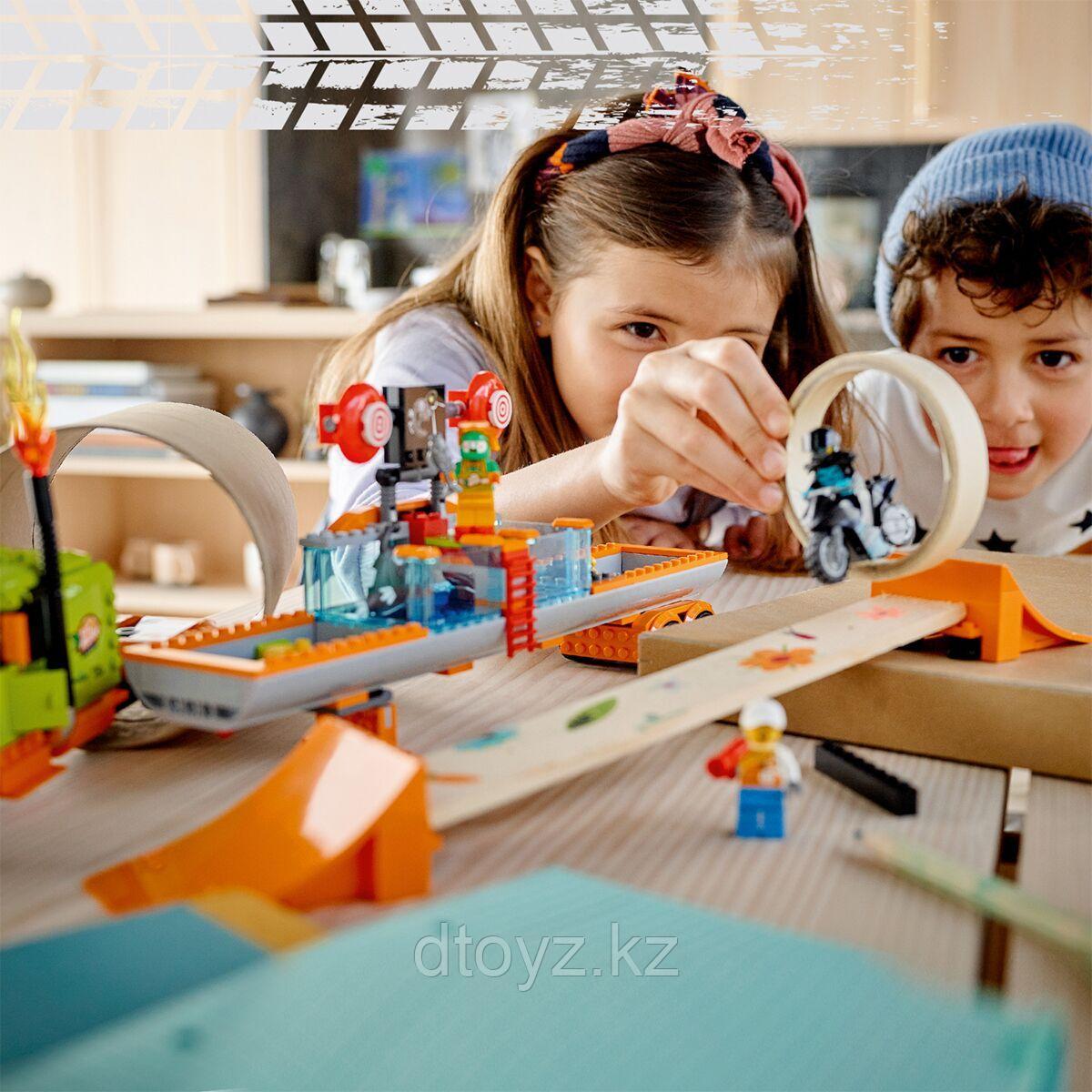 Конструктор LEGO City Stuntz Грузовик для шоу каскадёров 60294 - фото 9 - id-p96391611