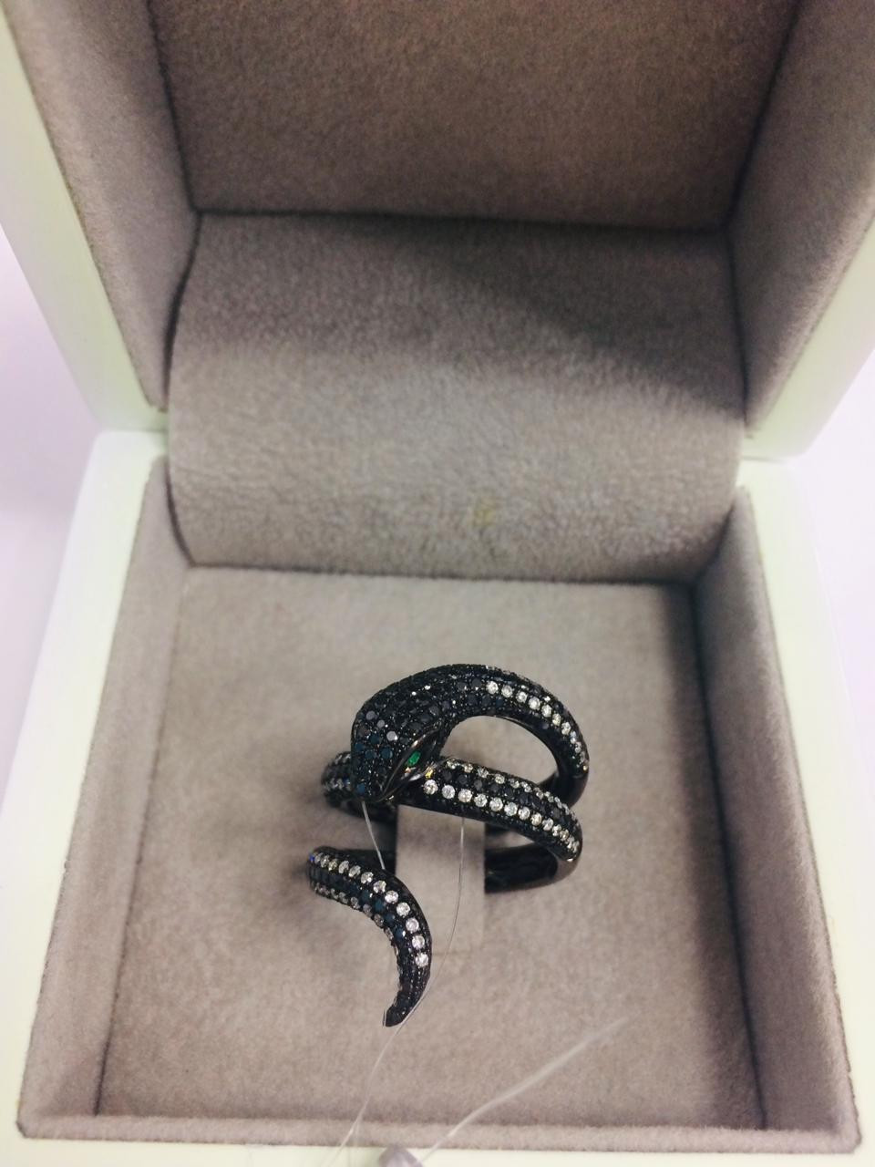Кольцо с чёрными бриллиантами и изумрудом /17,5 размер