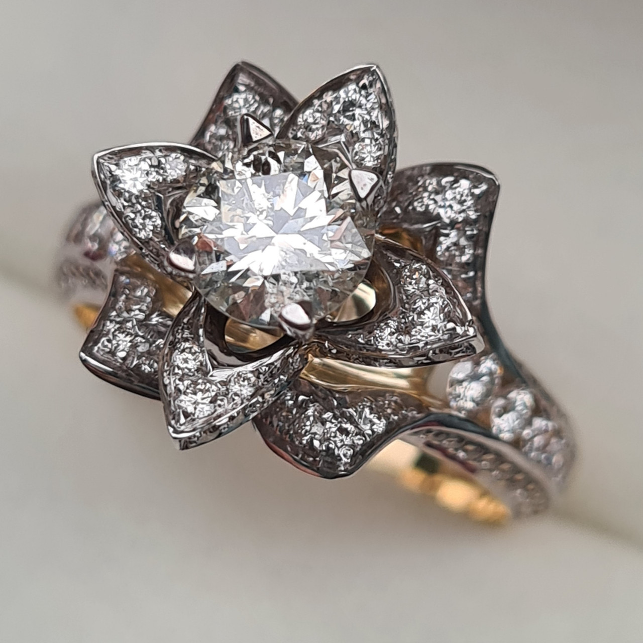 Cертификат IGI 2.21Ct VS2-I1/K, G-Cut Золотое кольцо с бриллиантом