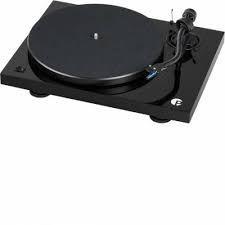 Pro-Ject PRO-JECT Проигрыватель пластинок Debut Carbon EVO 2M Red САТИНОВЫЙ ЧЕРНЫЙ EAN:9120097825971