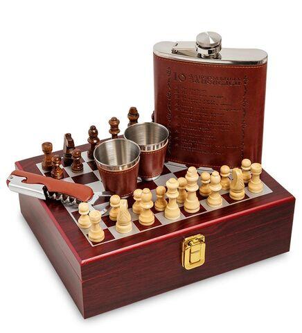 Подарочный набор: шахматы, фляжка, рюмки «Великий комбинатор» в деревянном кейсе (Алкозаповеди)