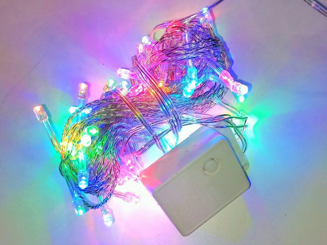 Гирлянда светодиодная c регулятором мерцающая 100 LED,8 метров,прозрачн провод, мультицветная - фото 1 - id-p96483604