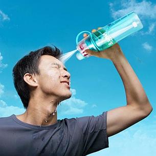 Уценка (товар с небольшим дефектом) Спортивная бутылка для воды с распылителем, фото 2