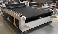 Лазерно-гравировальный станок с ЧПУ с конвейерным столом и автоподачей материала для резки ткани LM 1825 F