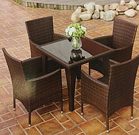 Стол и стулья из искусственного ротанга