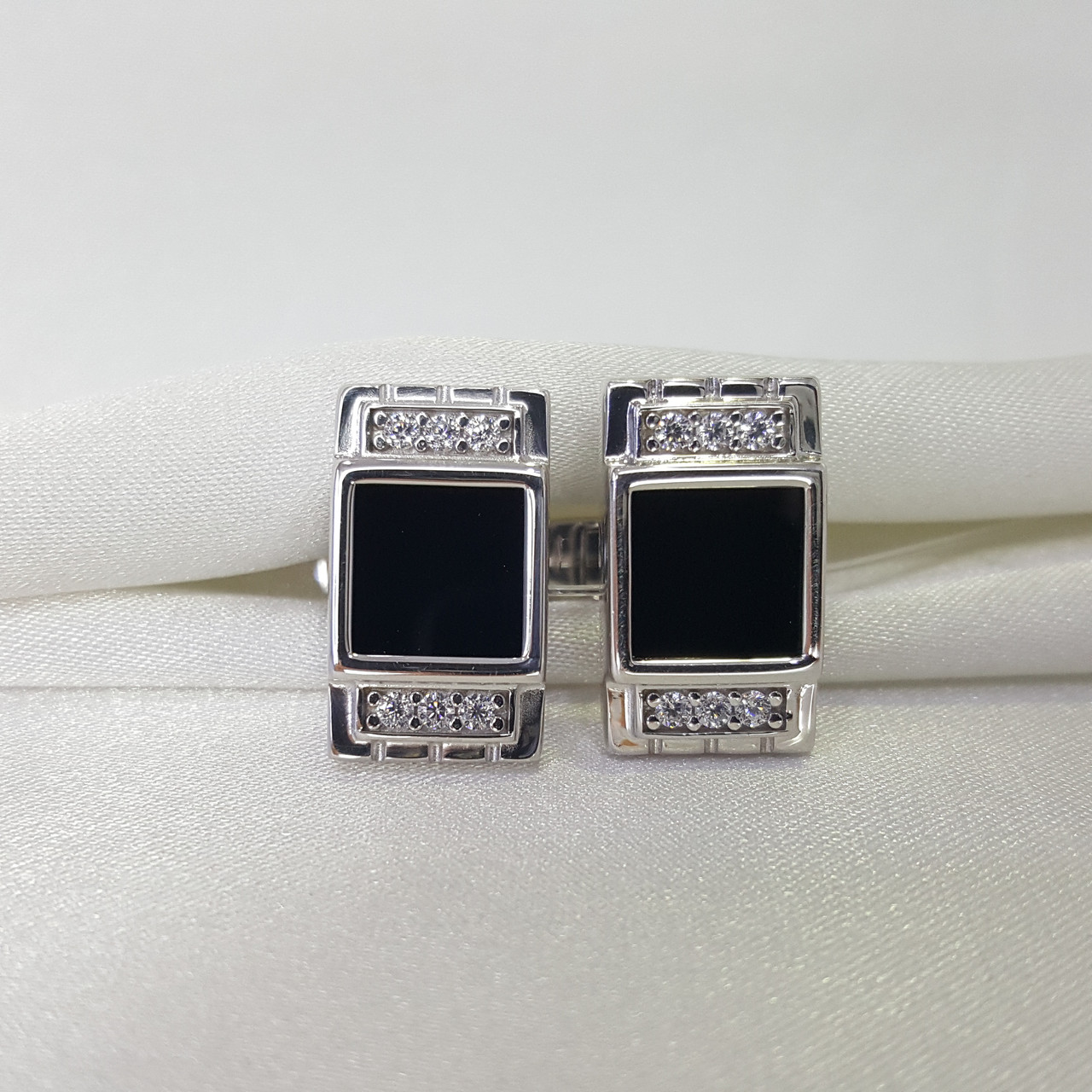 Запонки из серебра с ониксами и фианитами Diamant 94-160-00368-1 покрыто родием