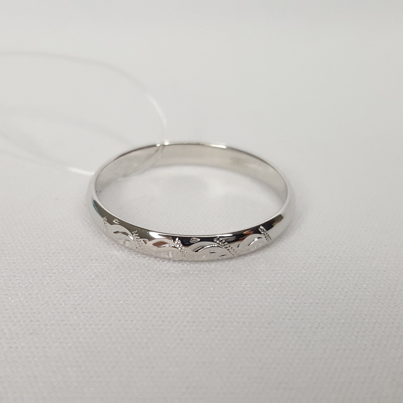 Обручальное кольцо из серебра с гравировкой SOKOLOV покрыто  родием 94110015 размеры - 20,5 21,5
