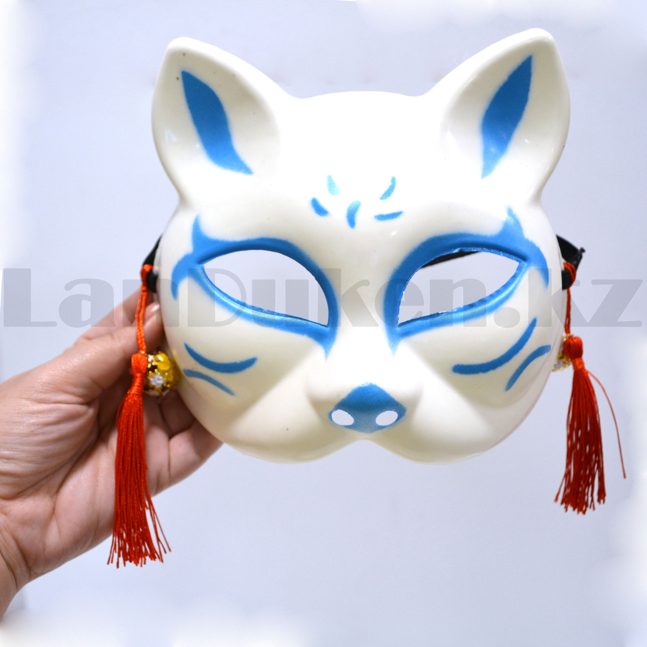 Маска Кицунэ японской демонической лисы Kitsune fox на резинке с колокольчиками и кисточками голубая - фото 4 - id-p96720894