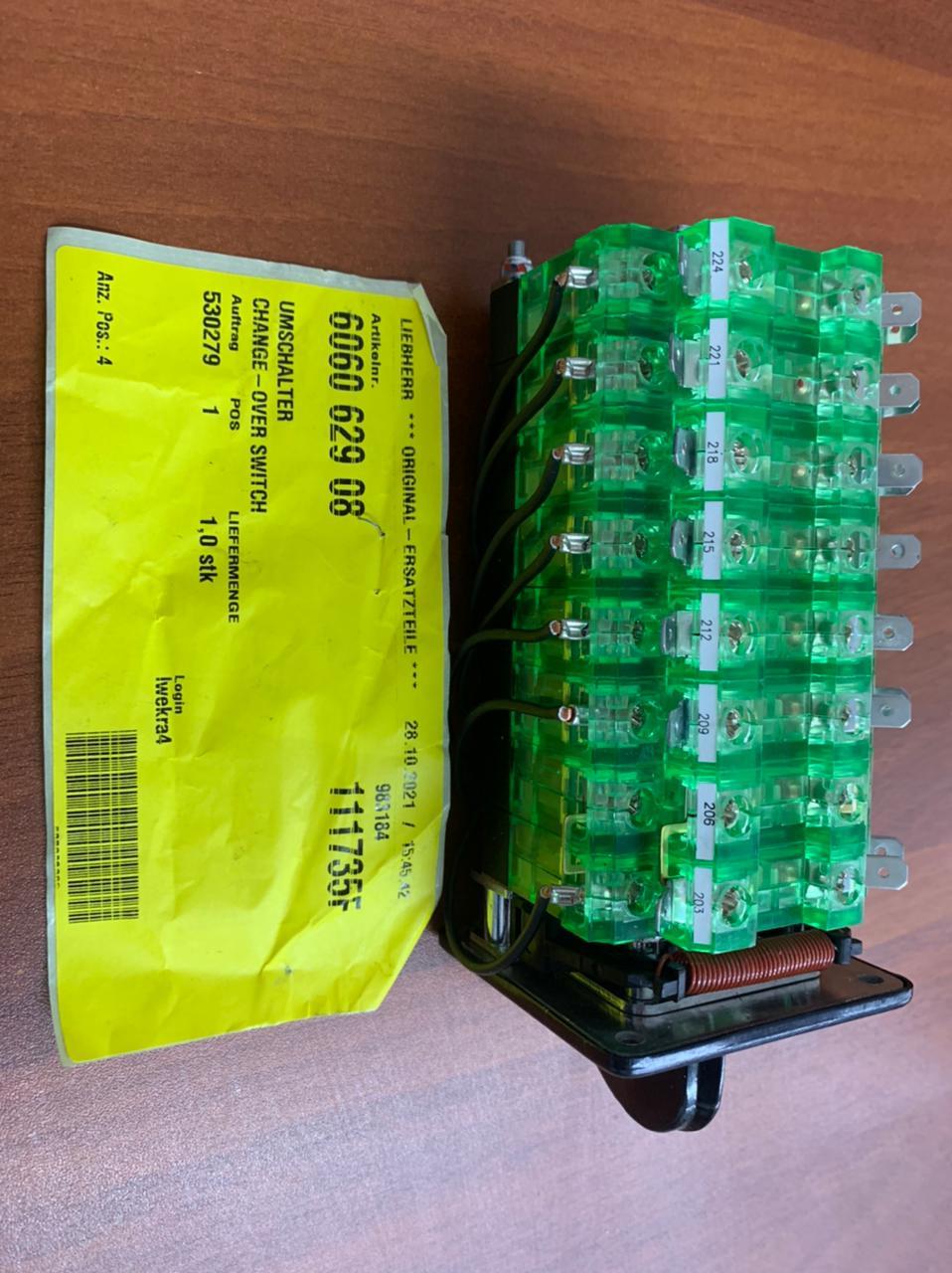 Переключатель шасси и установки (Ghange-Over Switch) LIEBHERR 606062908, фото 1