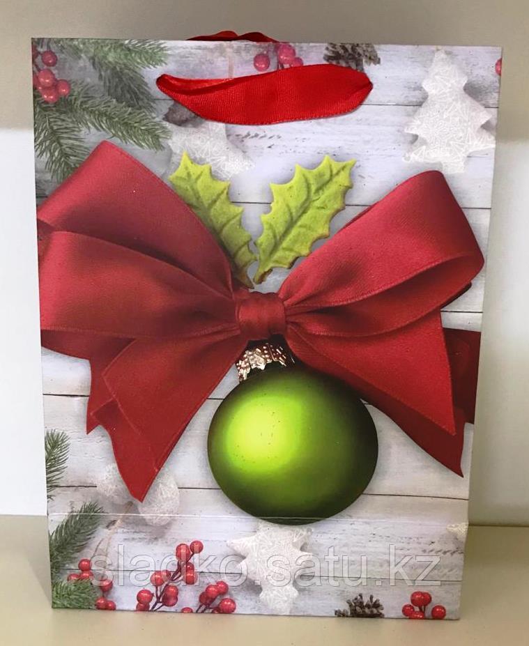 Пакет подарочный Зеленый елочный шар с красным бантом 18 х 24 см - фото 1 - id-p96753233