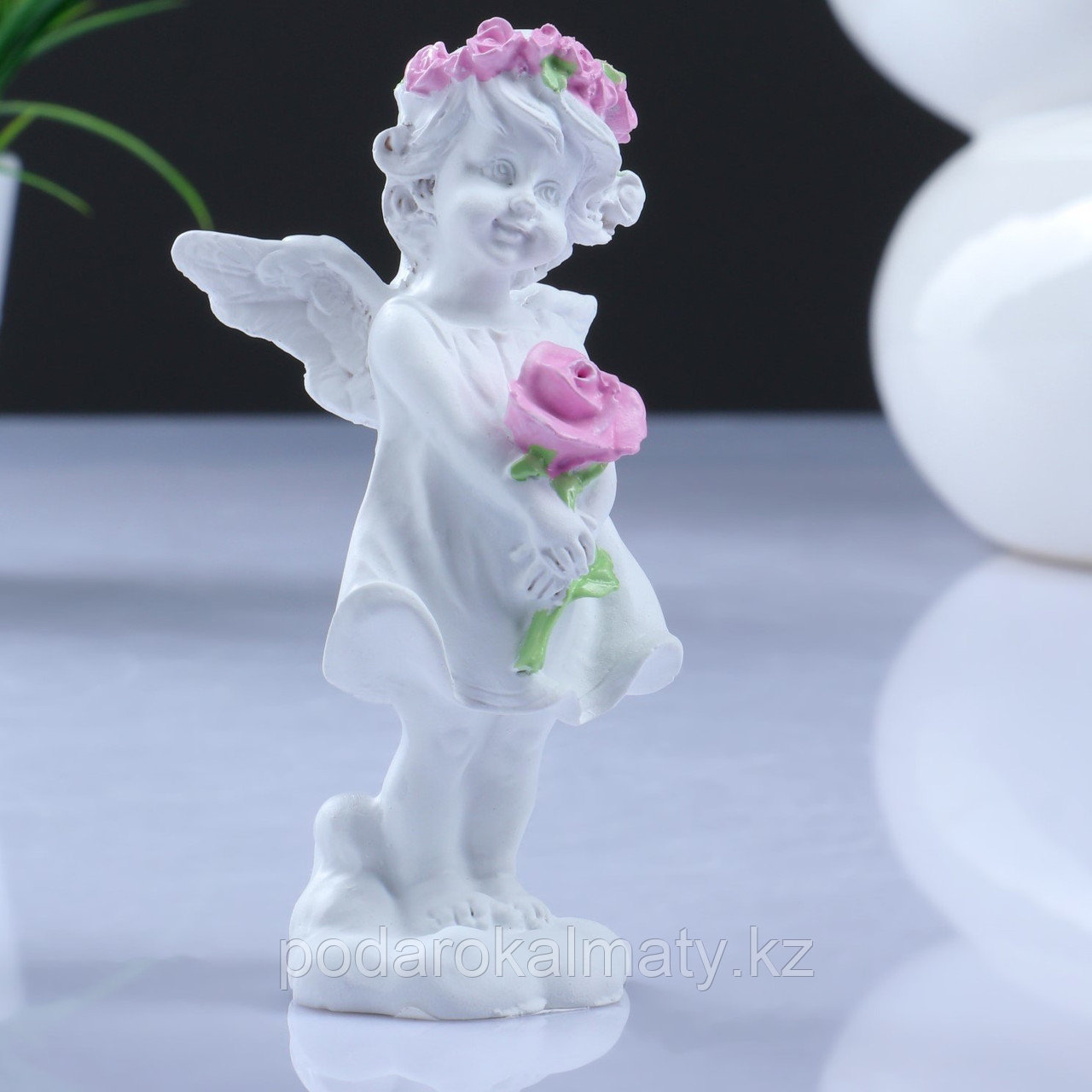 Фигура "Ангел с розой" акрил 4х6х12см