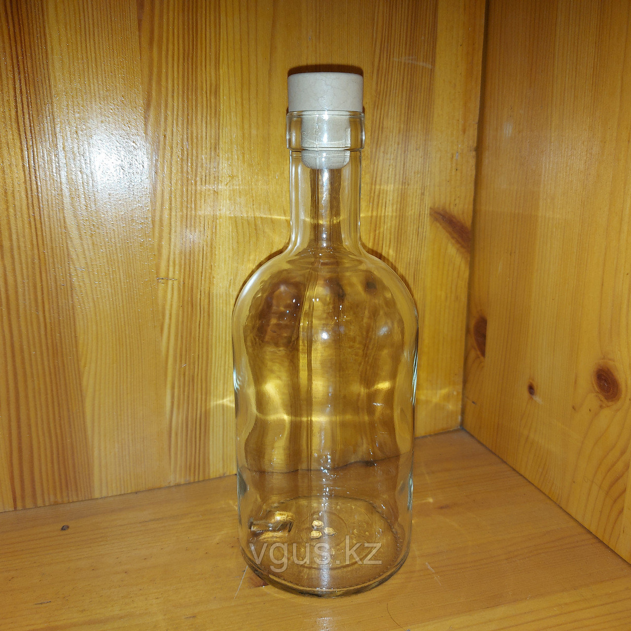Стеклянная бутылка 0.5 коньяк, виски с пробкой.