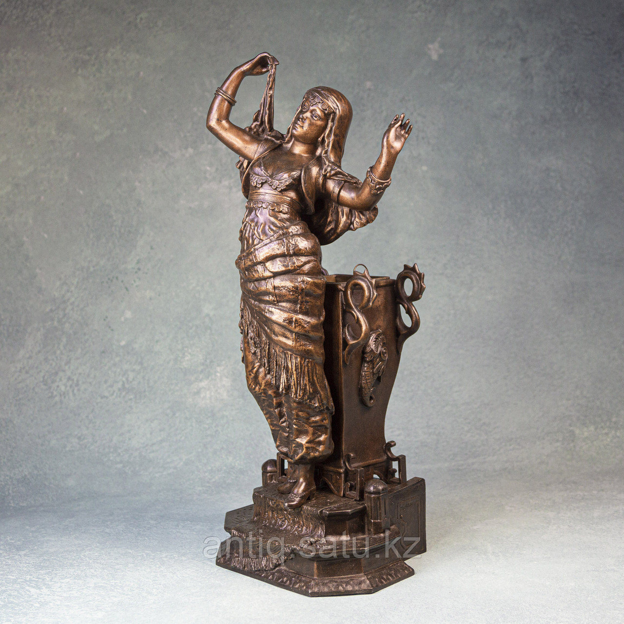 Кабинетная скульптура «Восточная танцовщица»
