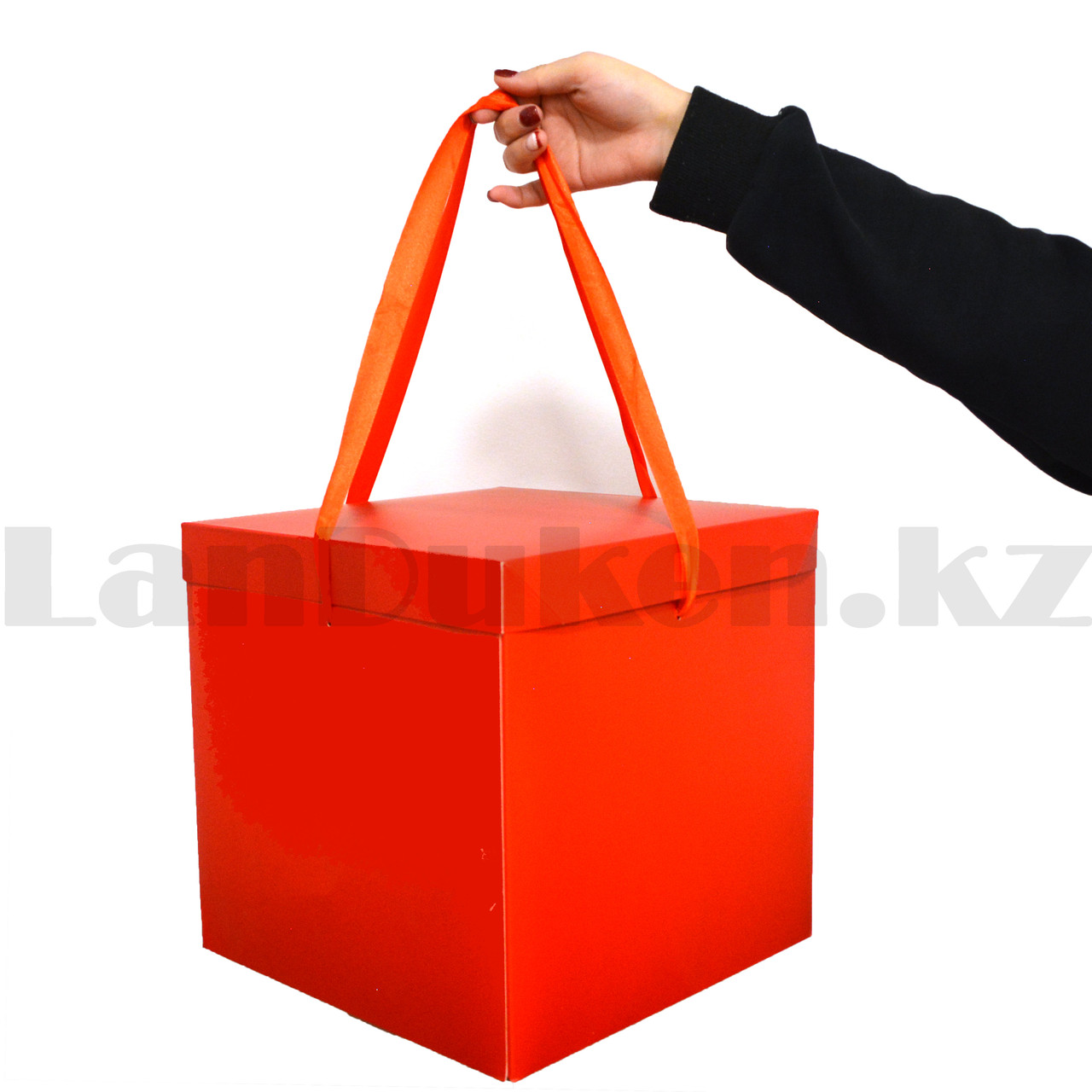 Подарочная коробка L (28x28х28) квадратная со съемной крышкой с лентами красная - фото 3 - id-p97053196