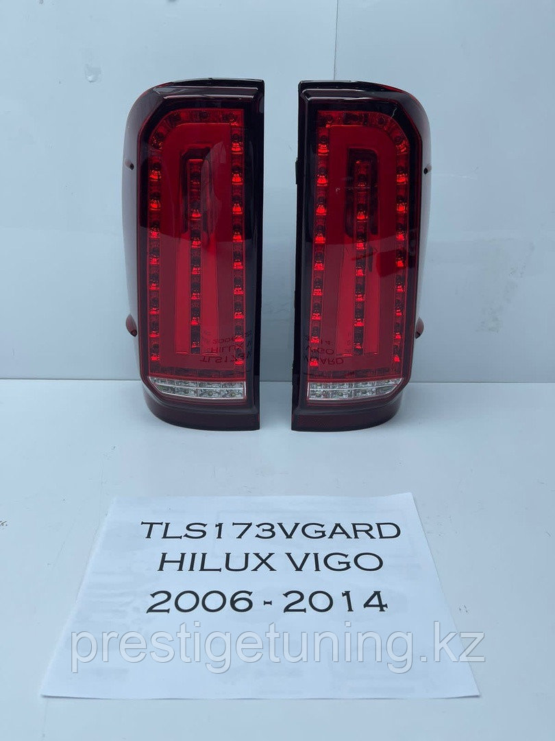 Задние фонари на Toyota Hilux/Vigo 2012-15 дизайн 2021 (Красный цвет) - фото 1 - id-p97054057