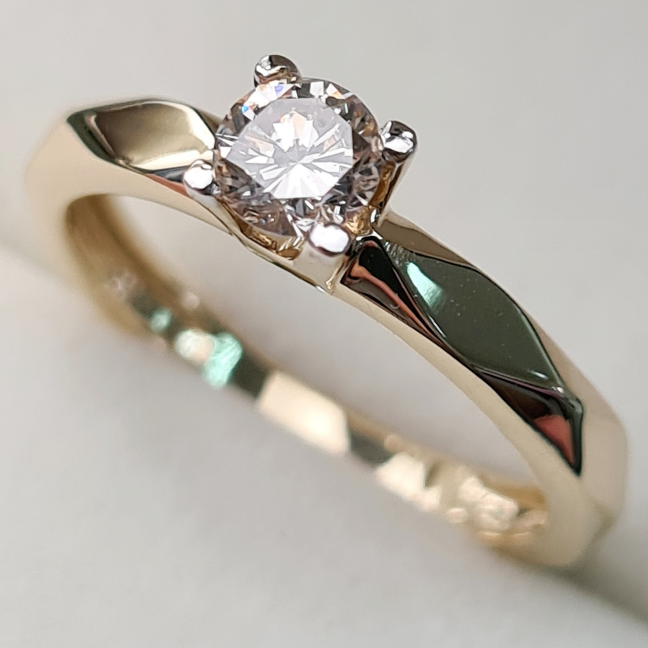 Золотое кольцо с бриллиантами 0.23Сt SI1/L, VG - Cut