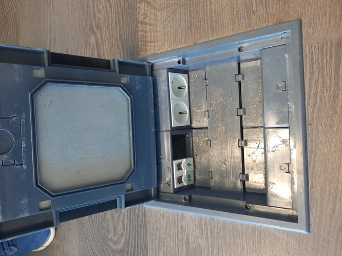 Напольный лючок на 8-16 модулей