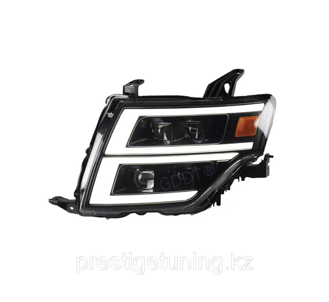 Передние фары на Mitsubishi Pajero 4 2007-21 дизайн CC