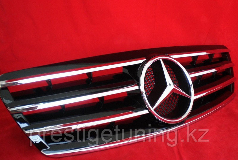 Решетка радиатора на Mercedes-Benz C-class W203 2000-07 в стиле AMG (черный глянец + хром полоски) - фото 3 - id-p97439828