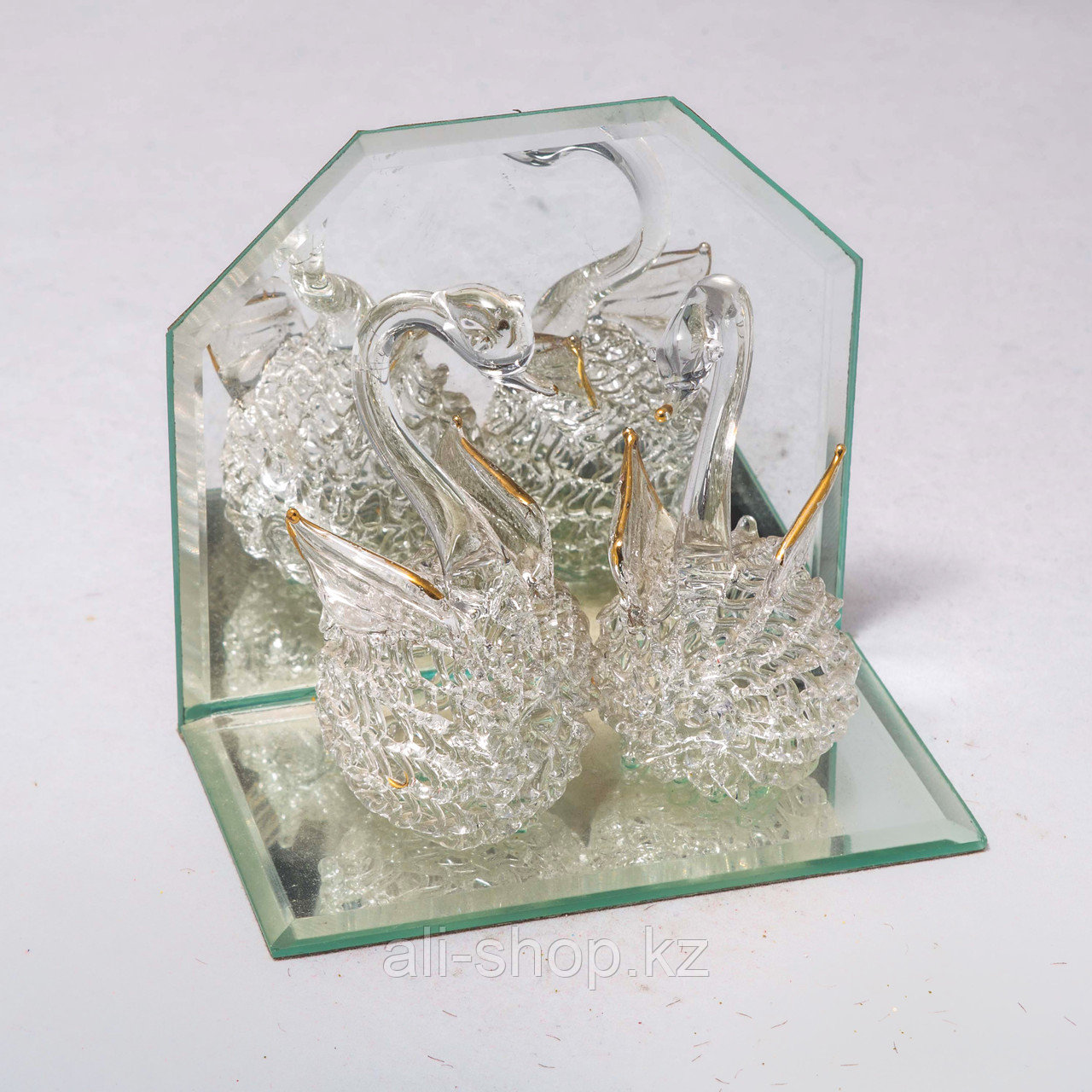 Статуэтка из стекла "Хрустальные лебеди" (10см/10см) - фото 1 - id-p97444402