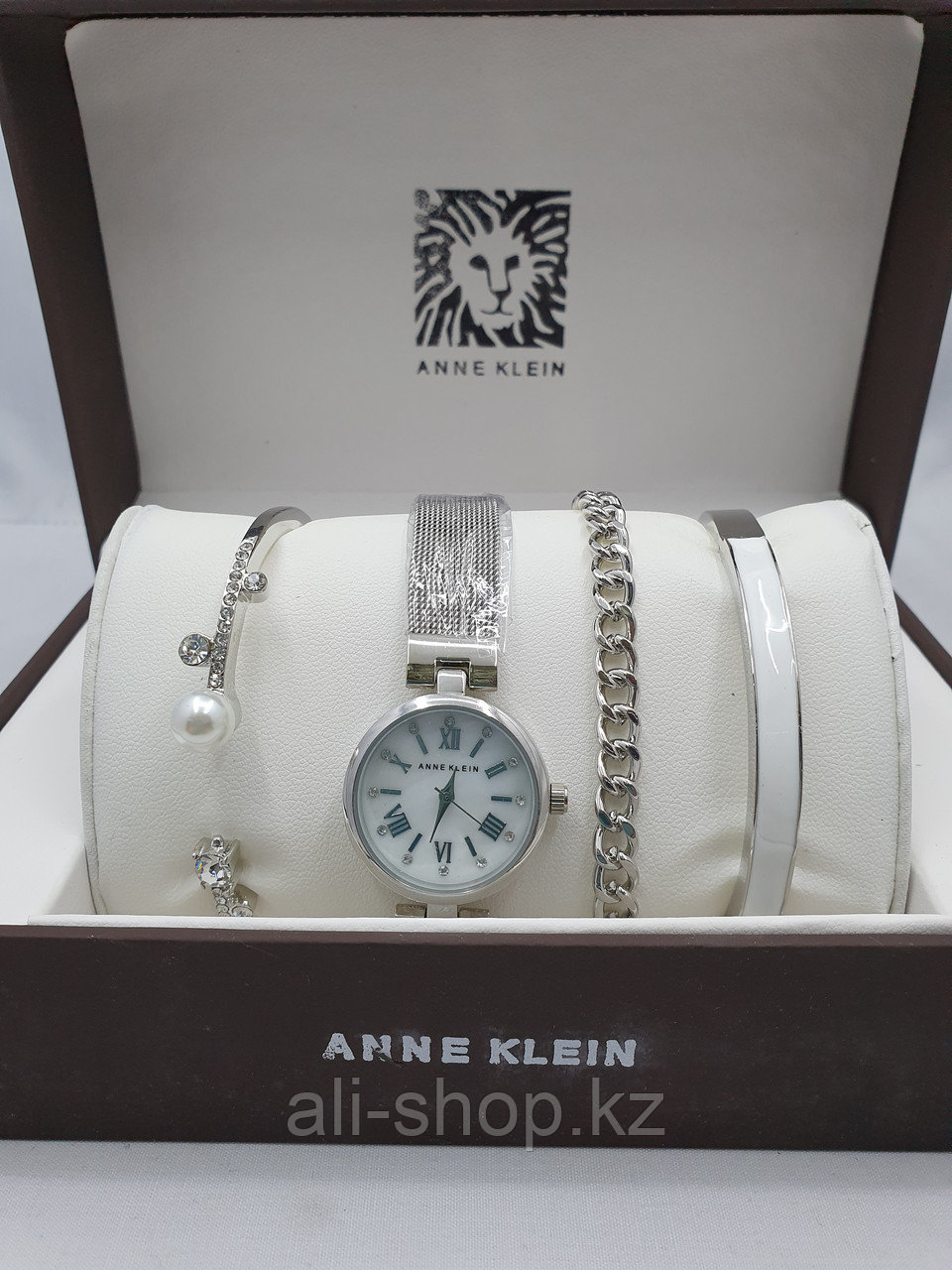 Подарочный набор для женщин ANNE KLEIN, часы с браслетами в подарочный упаковке, 0001-2-60 - фото 1 - id-p97458714