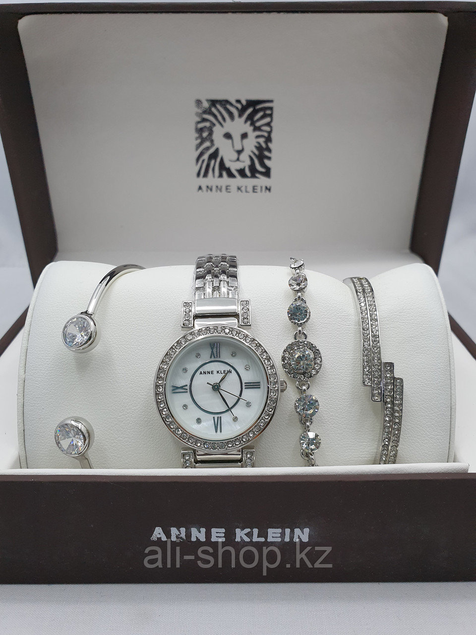 Подарочный набор для женщин ANNE KLEIN, часы с браслетами в подарочный упаковке, 0004-2-60 - фото 1 - id-p97458717