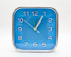 Часы-будильник квадратные, голубые, 10 см