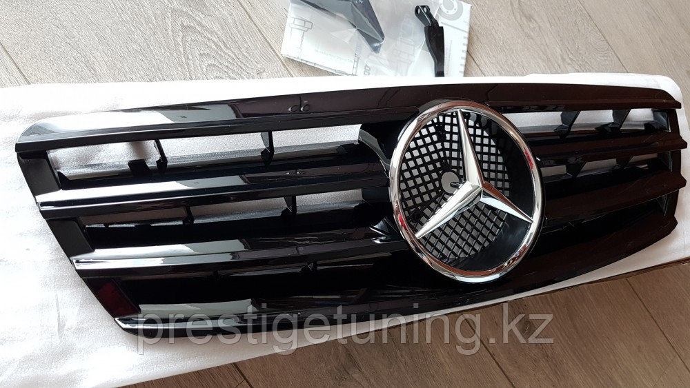 Решетка радиатора на Mercedes-Benz C-class W203 2000-07 в стиле CL AMG (черный глянец) - фото 4 - id-p97477128