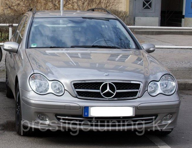 Решетка радиатора на Mercedes-Benz C-class W203 2000-07 в стиле AMG (черная + хром) - фото 5 - id-p97477157