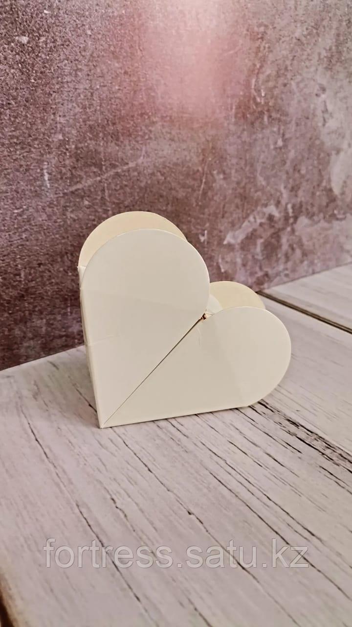 Коробка белая в форме сердца размер 10*9*2,5 - фото 1 - id-p97603411