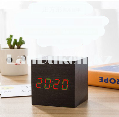 Настольные цифровые часы с будильником электрические с календарем под квадрат черные с красным циферблатом - фото 9 - id-p97669929