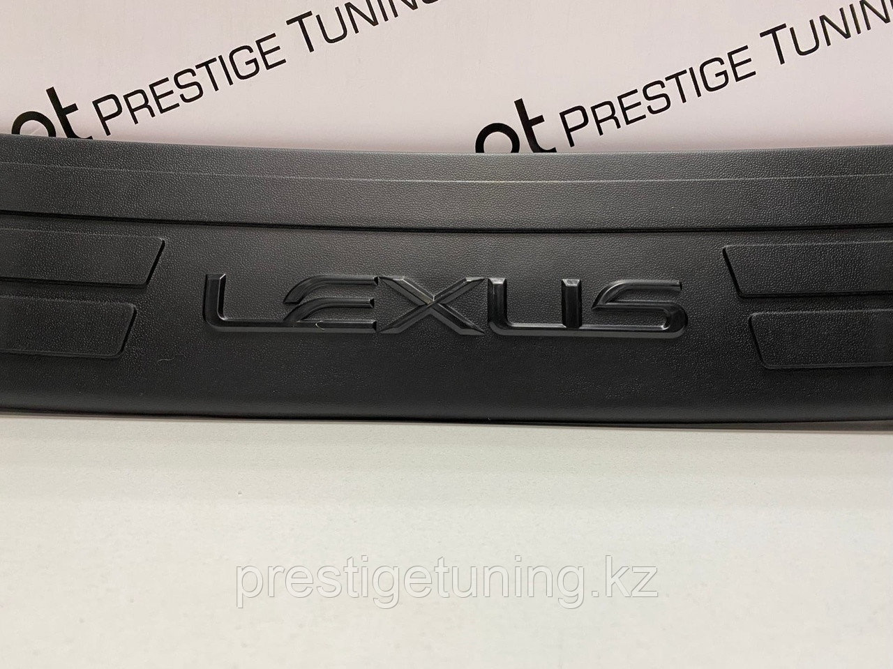 Накладка на задний бампер на Lexus RX300/330 1998-2009 (Черный цвет) - фото 4 - id-p97699846