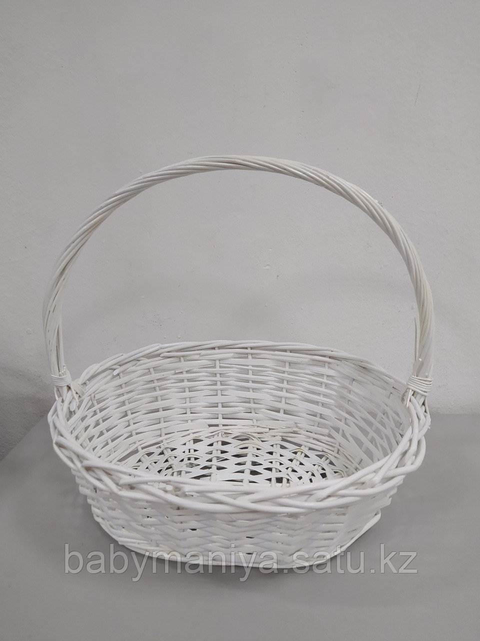 Корзина плетеная из лозы белая 38*30 см