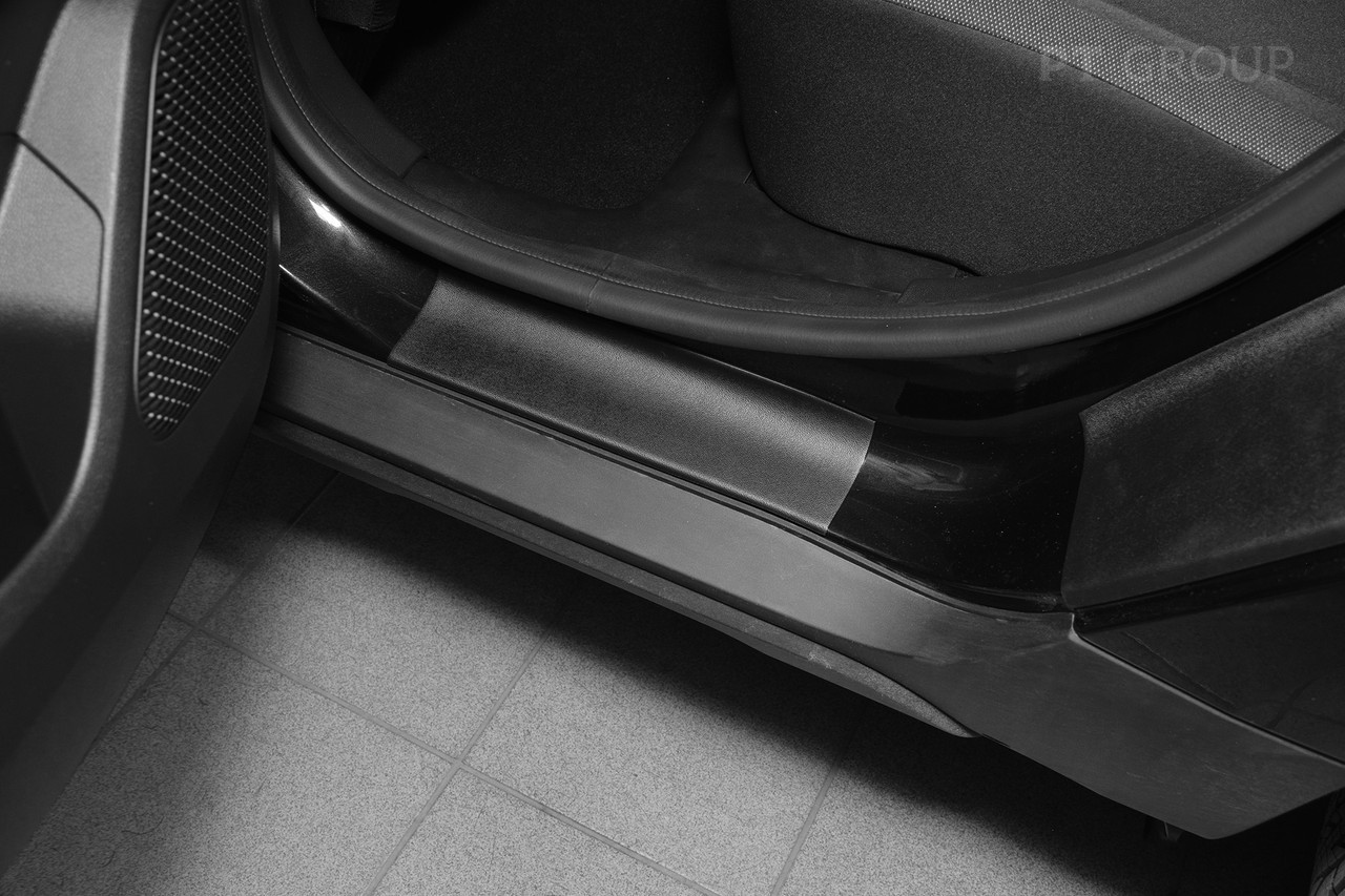 Накладки в проёмы задних дверей (ABS) (2шт) Renault DUSTER с 2021 - фото 7 - id-p97745888