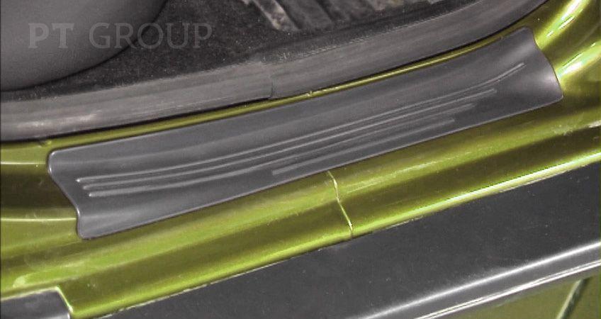 Накладки в проёмы задних дверей (ABS) (2шт) Renault DUSTER с 2012-2020 - фото 2 - id-p97745932