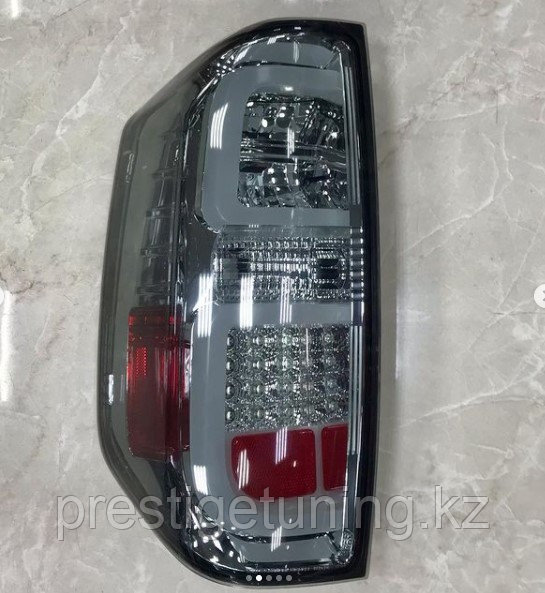 Задние фонари на Toyota Tundra 2013-21 (Тонированные) - фото 3 - id-p4119156