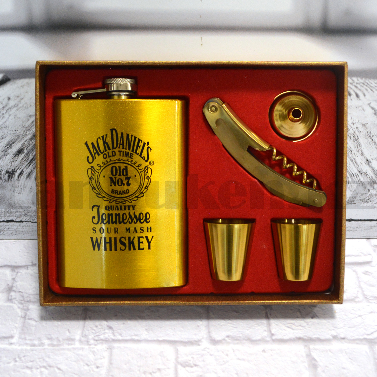 Мужской набор Jack Daniels (фляга 265 мл (9oz) 2 рюмки воронка мультитул) в подарочной коробке - фото 4 - id-p97921261