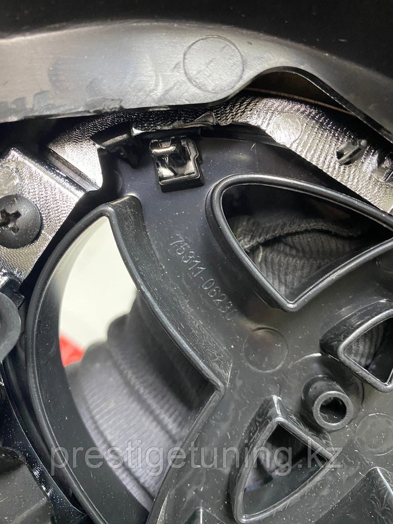 Решетка радиатора (верхняя часть) на Toyota Highlander 2014-17 под оригинал - фото 6 - id-p79523377