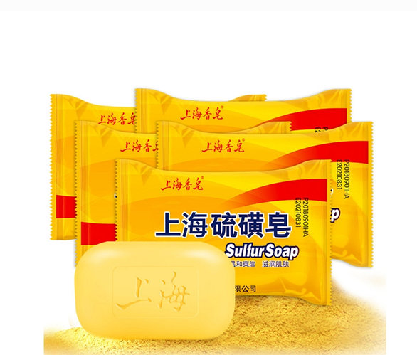 Мен трусиканы тауып алып, жұлқылай бастадым.