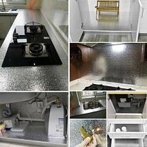 Пленка-фольга самоклеющаяся «Защитный экран-стикер» от брызг масла на кухне (60 x 500 см / Серебряные узоры), фото 3