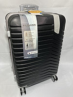 Средний пластиковый дорожный чемодан на 4-х колесах. Высота 66 см, ширина 42 см, глубина 26 см., фото 1