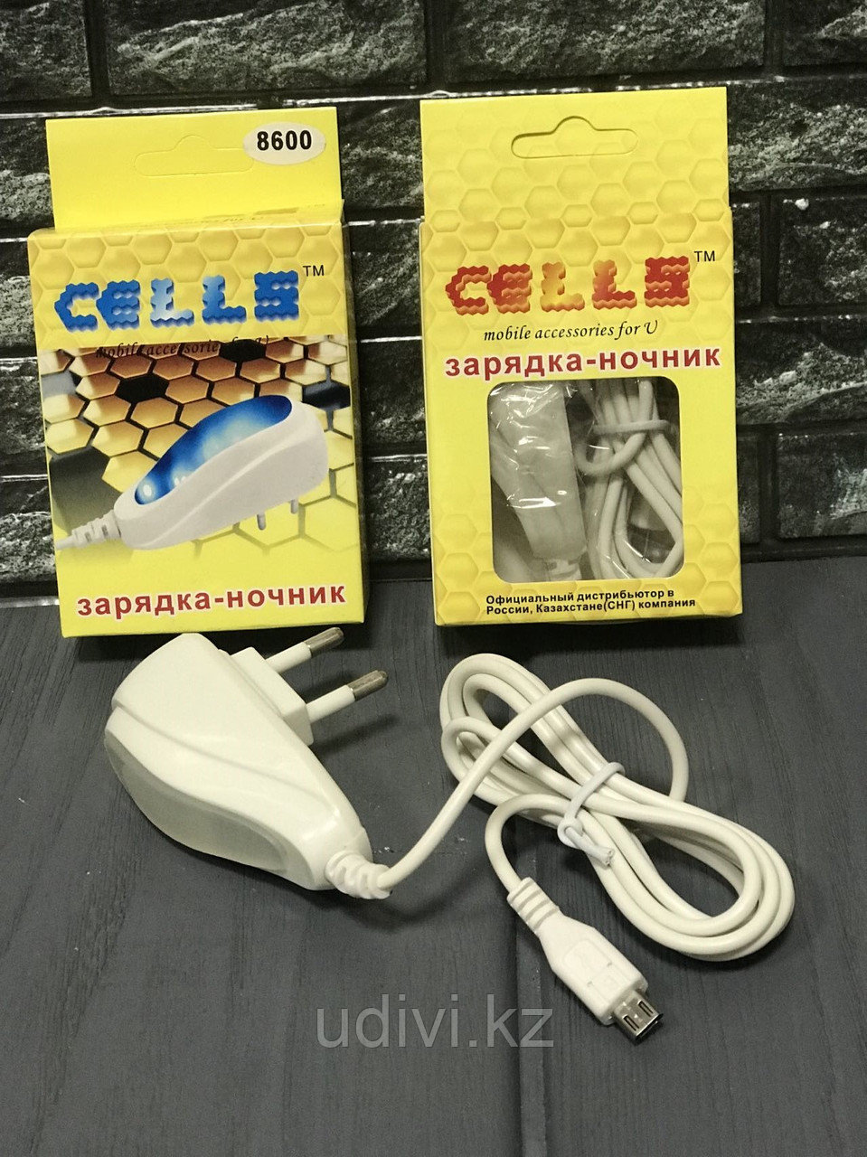 Зарядка для телефона с функцией ночника CELLS