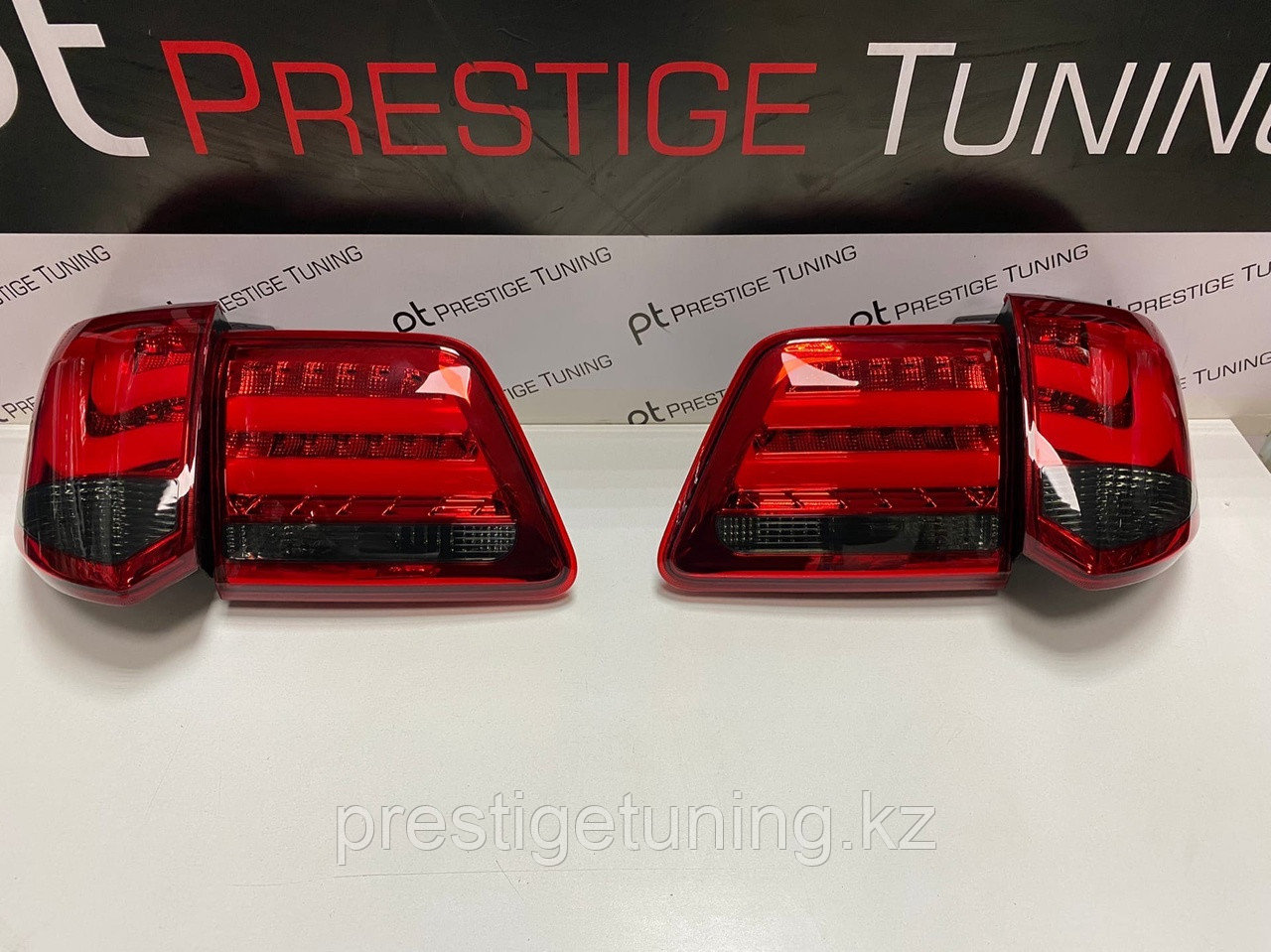 Задние фонари на Toyota Fortuner 2012-15 тюнинг (Красно-дымчатый) - фото 2 - id-p85159329