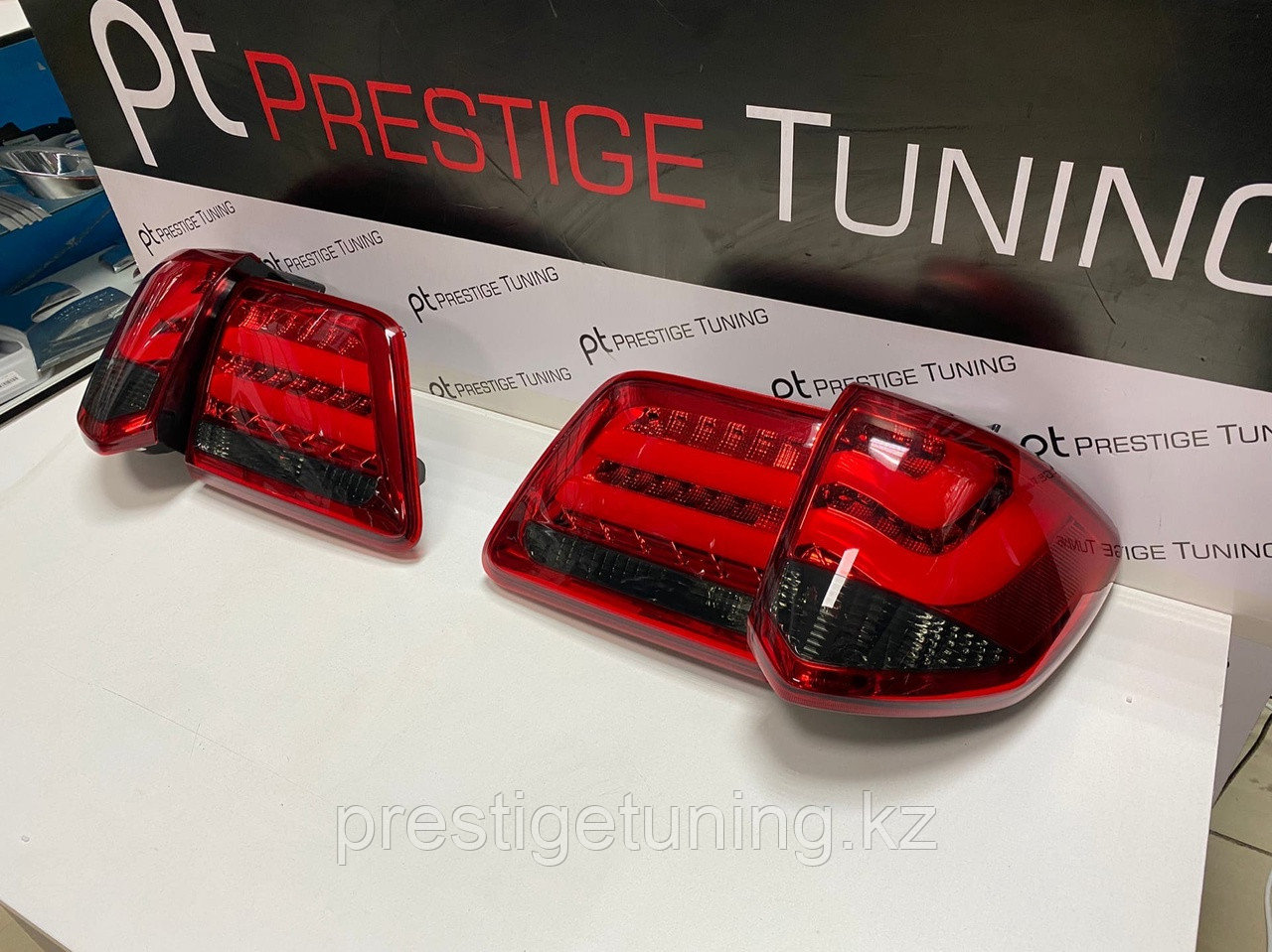 Задние фонари на Toyota Fortuner 2012-15 тюнинг (Красно-дымчатый) - фото 3 - id-p85159329