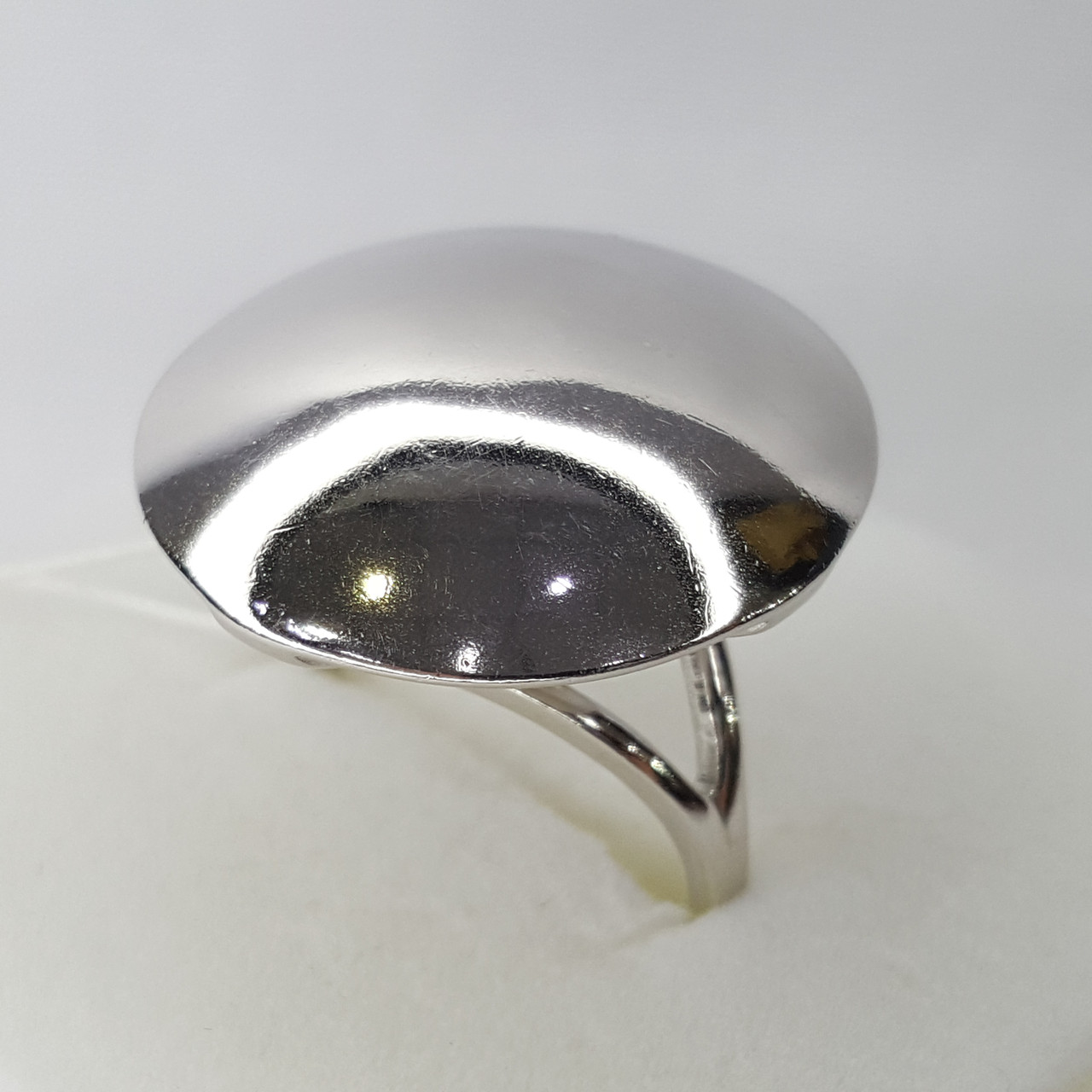 Кольцо из серебра без вставок  Красная Пресня 23011802Д покрыто  родием