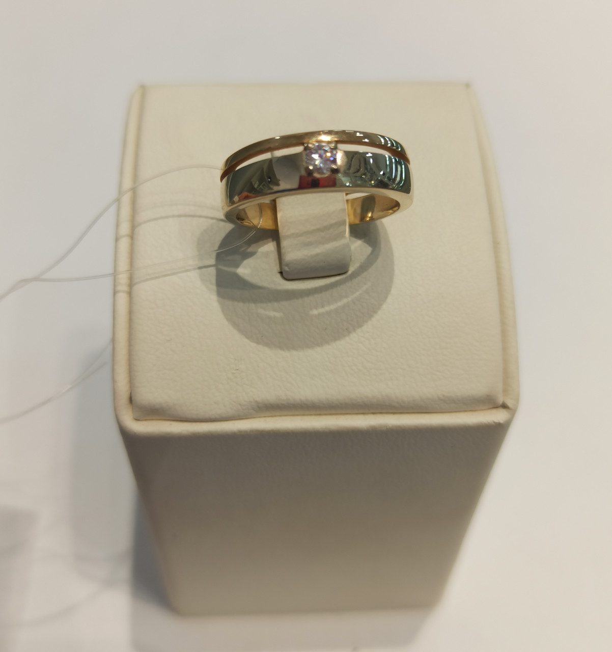Обручальное кольцо с фианитом / красное золото- 22,5 размер